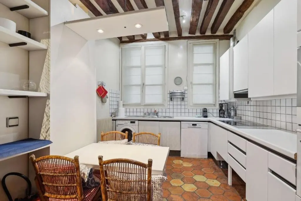 Marais Historical Center Parisian Apartment 3Br
