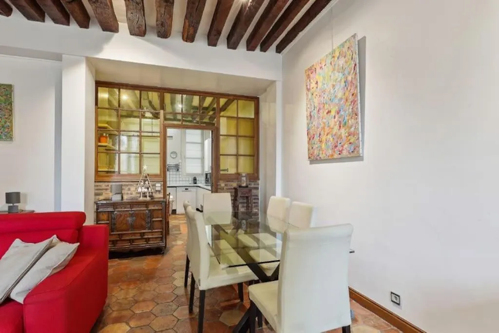 Marais Historical Center Parisian Apartment 3Br France