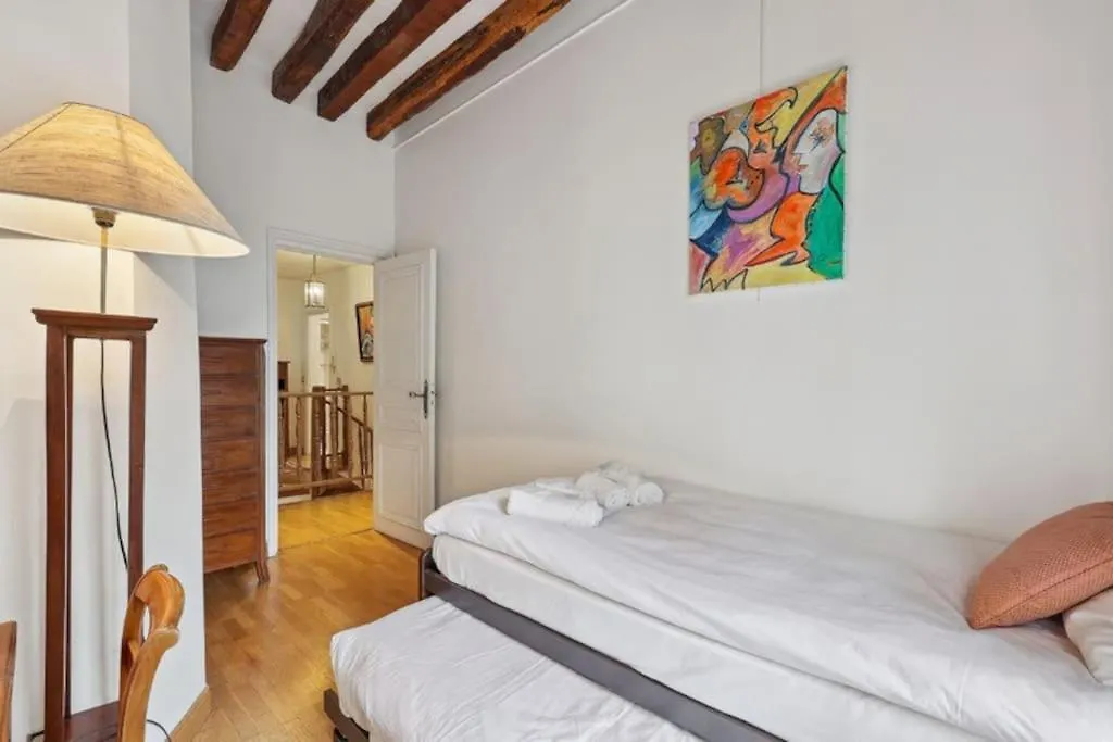 Marais Historical Center Parisian Apartment 3Br